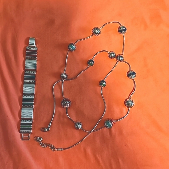 Necklace and bracelet set - Picture 1 of 5